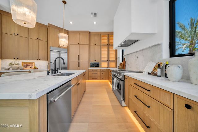 7681 E CAMPO BELLO Drive, Scottsdale, AZ 85255