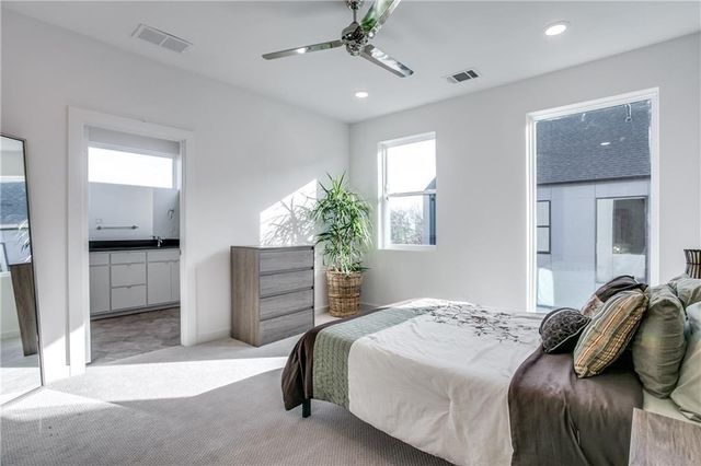 427 W 10th Street 303, Dallas, TX 75208