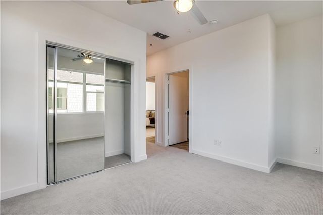427 W 10th Street 303, Dallas, TX 75208