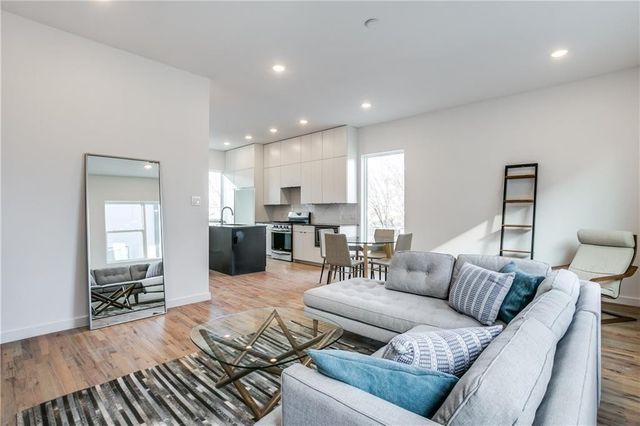 427 W 10th Street 303, Dallas, TX 75208