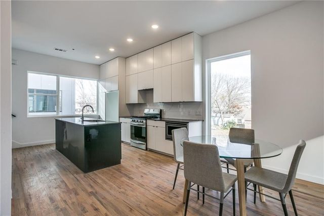 427 W 10th Street 303, Dallas, TX 75208