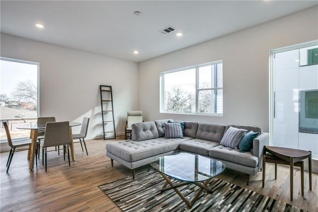427 W 10th Street 303, Dallas, TX 75208