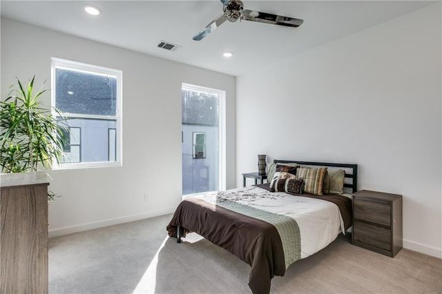 427 W 10th Street 303, Dallas, TX 75208