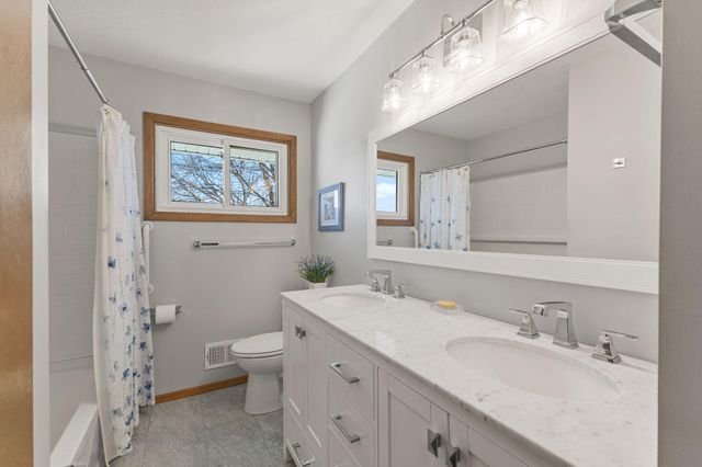 743 Mccallum Drive, New Brighton, MN 55112