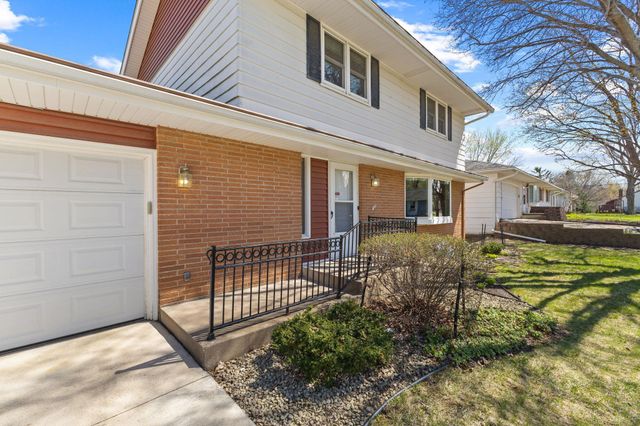 743 Mccallum Drive, New Brighton, MN 55112