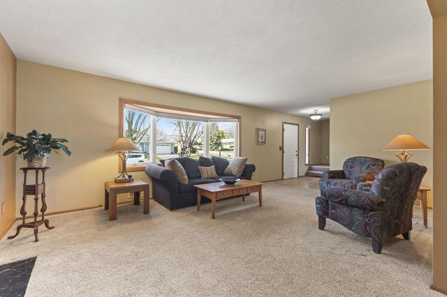 743 Mccallum Drive, New Brighton, MN 55112