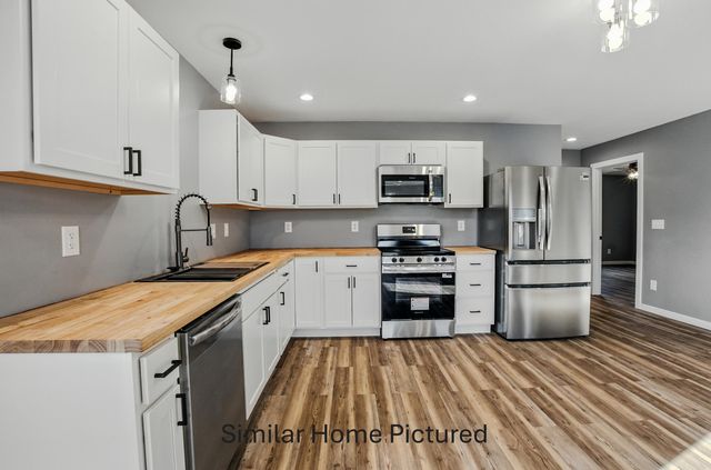 1342 E BIAS LN, Centralia, MO 65240