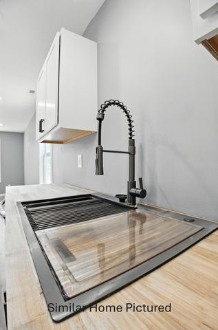 1342 E BIAS LN, Centralia, MO 65240