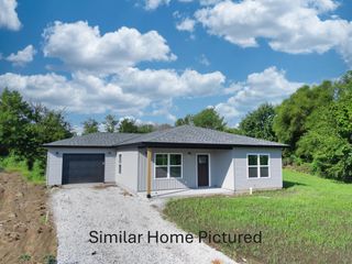 1342 E BIAS LN, Centralia, MO 65240