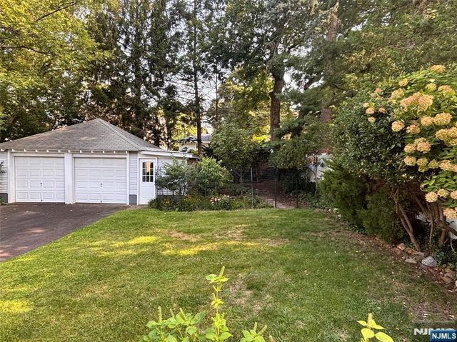 325 Sylvan Avenue, Leonia, NJ 07605