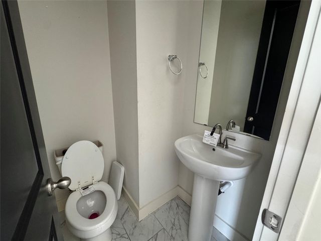 6033 Cypress Street, Houston, TX 77074