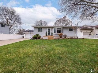 916 Cherry Street, Monroe, MI 48161