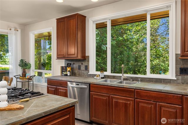 16315 Inglewood Place NE, Kenmore, WA 98028