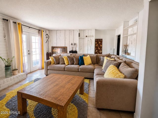 6411 W VERDE Lane, Phoenix, AZ 85033