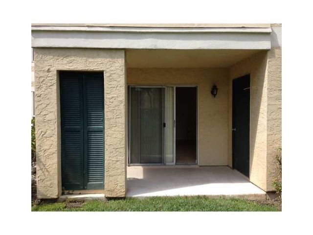 899 W Riverside Drive 611, Coral Springs, FL 33071