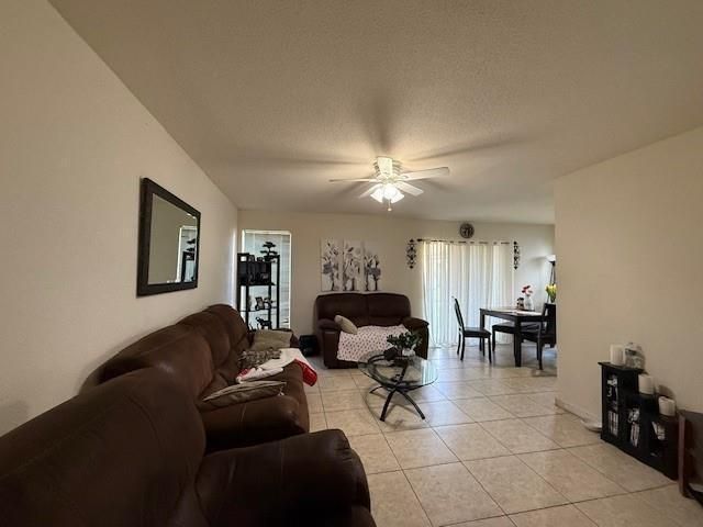 899 W Riverside Drive 611, Coral Springs, FL 33071