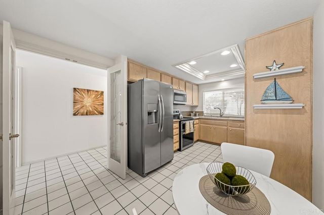 85 Kingston Court W, Coronado, CA 92118