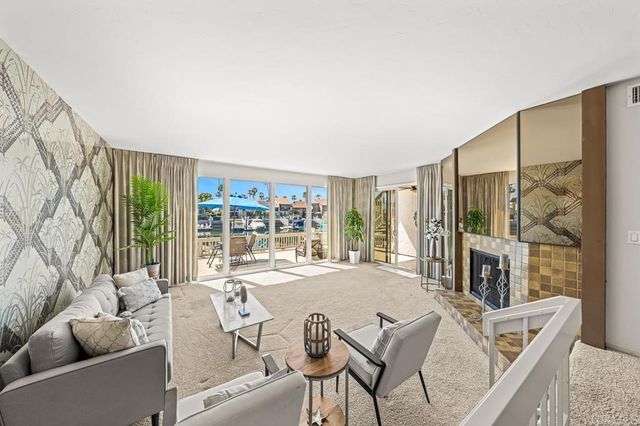 85 Kingston Court W, Coronado, CA 92118