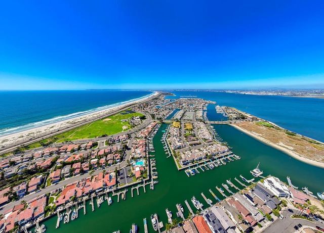 85 Kingston Court W, Coronado, CA 92118