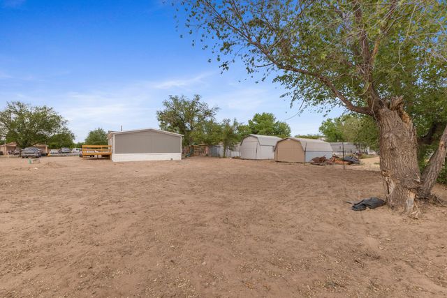 16 Serafin Road, Belen, NM 87002