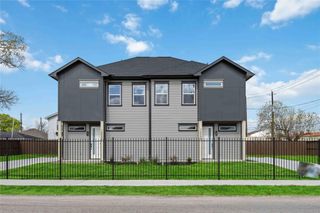 7555 Calhoun Road A/B, Houston, TX 77033