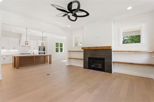 962 Mclinden Avenue SE, Smyrna, GA 30080