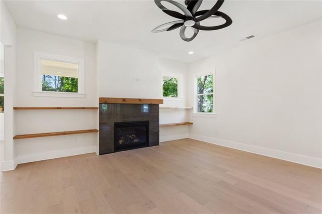 962 Mclinden Avenue SE, Smyrna, GA 30080