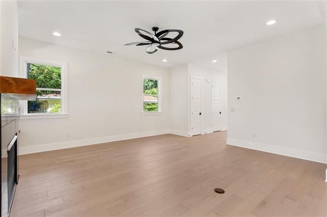 962 Mclinden Avenue SE, Smyrna, GA 30080
