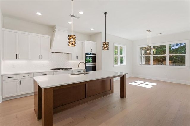 962 Mclinden Avenue SE, Smyrna, GA 30080