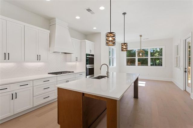 962 Mclinden Avenue SE, Smyrna, GA 30080