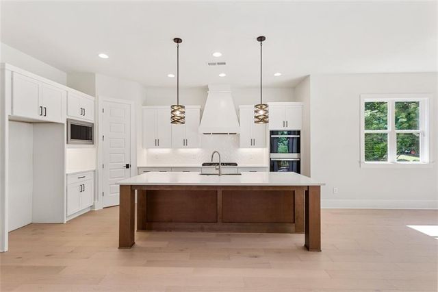 962 Mclinden Avenue SE, Smyrna, GA 30080