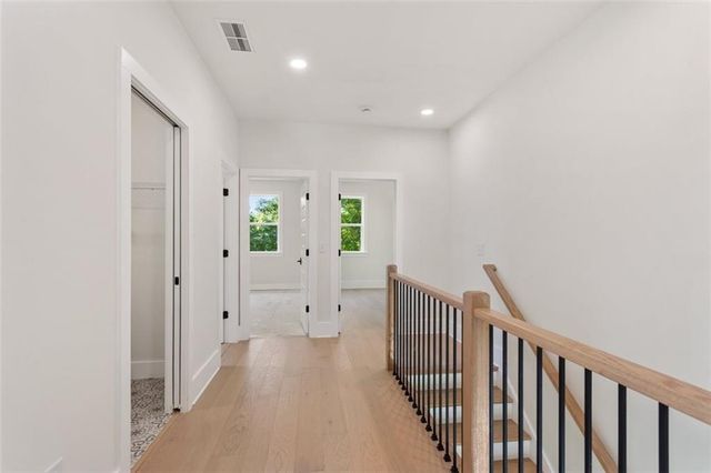 962 Mclinden Avenue SE, Smyrna, GA 30080