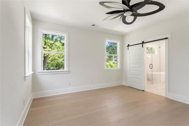 962 Mclinden Avenue SE, Smyrna, GA 30080