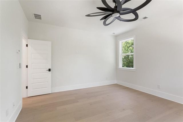 962 Mclinden Avenue SE, Smyrna, GA 30080