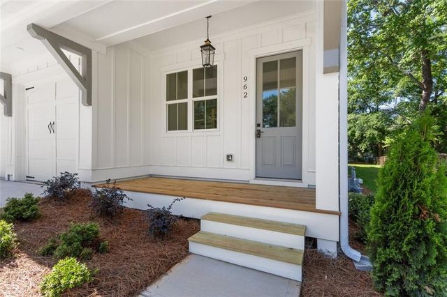 962 Mclinden Avenue SE, Smyrna, GA 30080