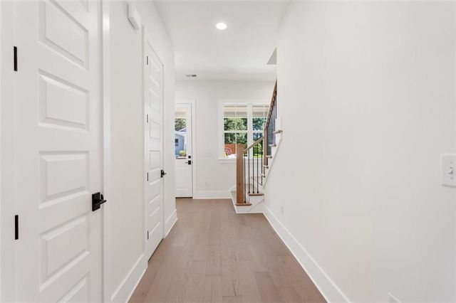 962 Mclinden Avenue SE, Smyrna, GA 30080