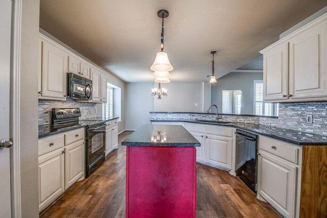 10405 Lynnhaven Place, Lubbock, TX 79423