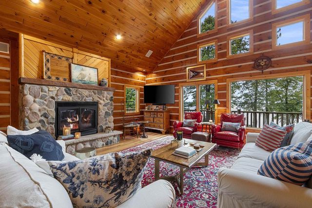 N8234 OAK LANE, Crivitz, WI 54114