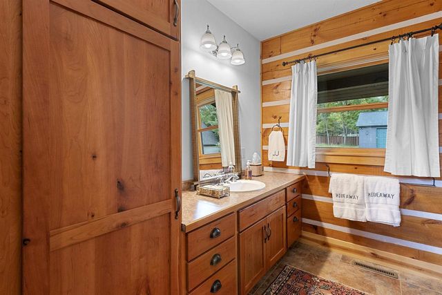 N8234 OAK LANE, Crivitz, WI 54114