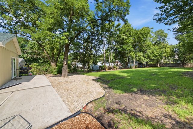 248 W Naperville Road, Westmont, IL 60559