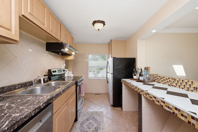 248 W Naperville Road, Westmont, IL 60559