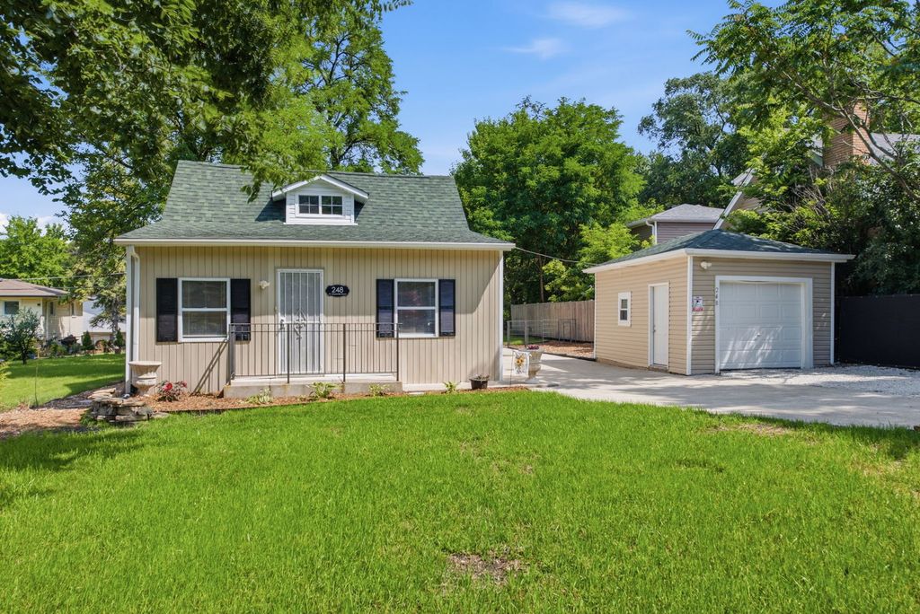248 W Naperville Road, Westmont, IL 60559