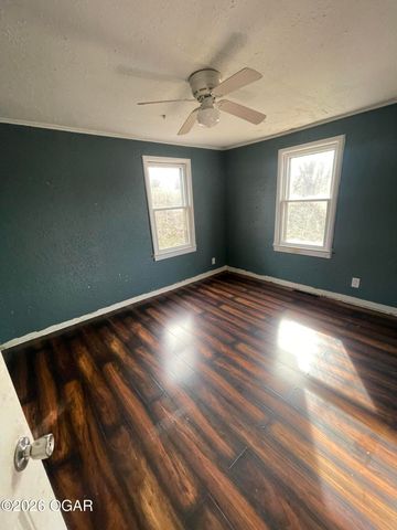 206 Christiana Street, Crane, MO 65633