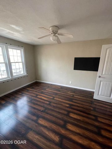 206 Christiana Street, Crane, MO 65633