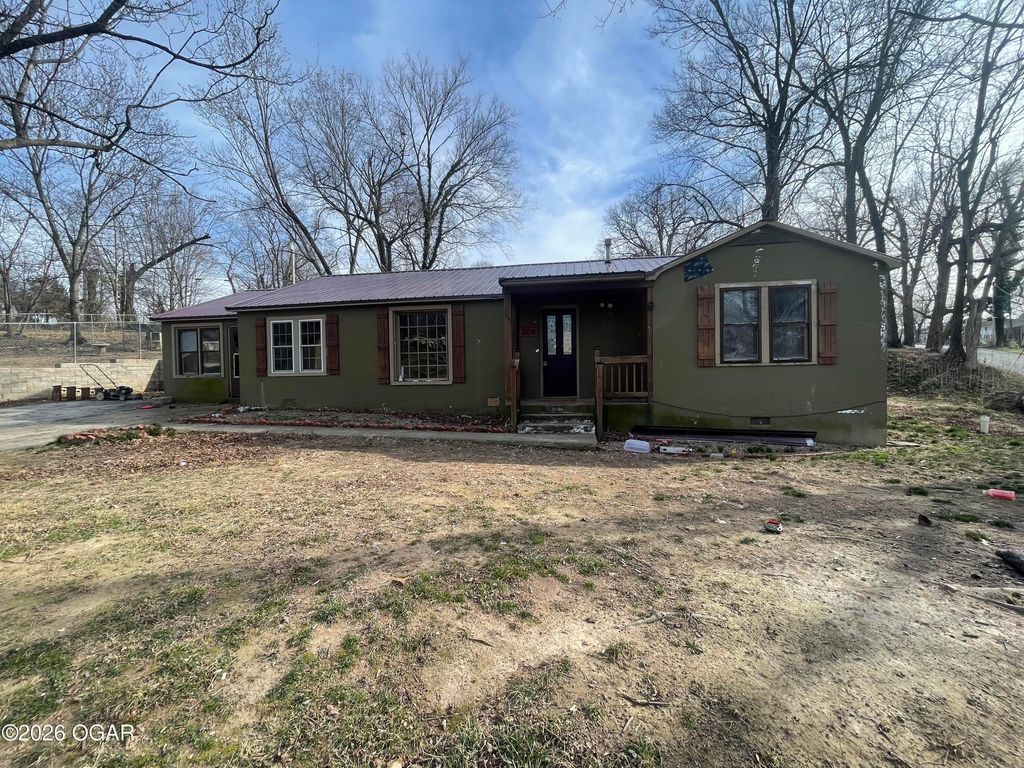 206 Christiana Street, Crane, MO 65633