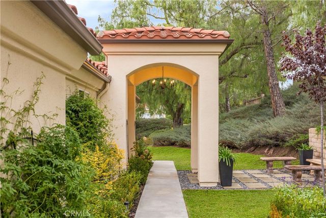 37865 Bear View Circle, Murrieta, CA 92562