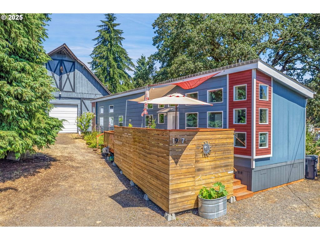 19371 S SOUTH END Rd, Oregon City, OR 97045