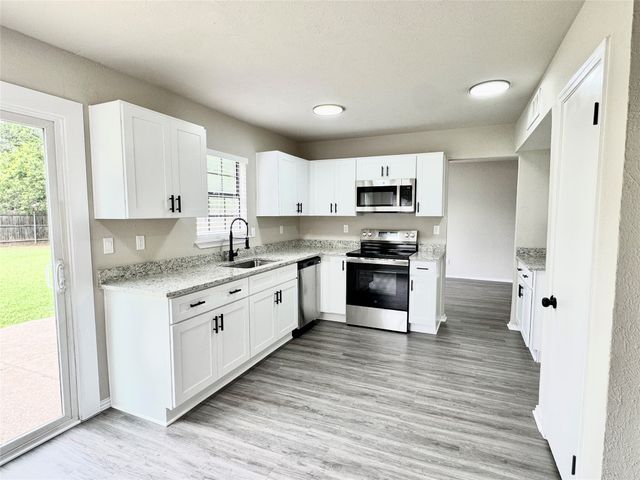 3913 Wrenwood Drive, Fort Worth, TX 76137