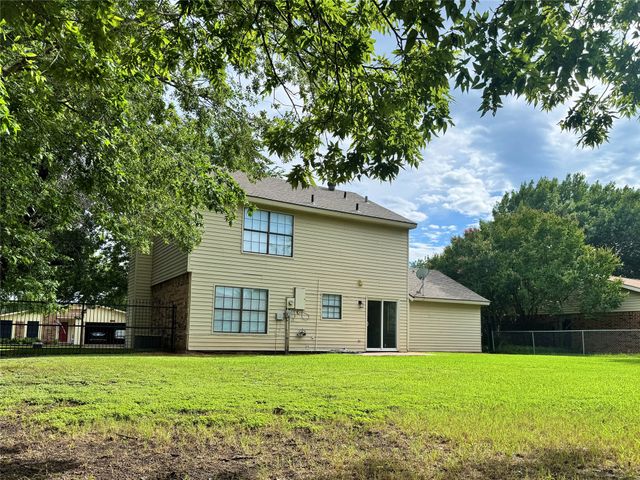 3913 Wrenwood Drive, Fort Worth, TX 76137
