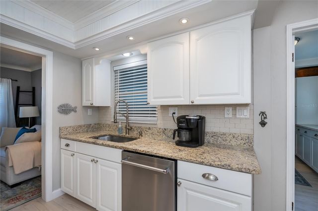 809 NOKOMIS AVENUE S, Venice, FL 34285